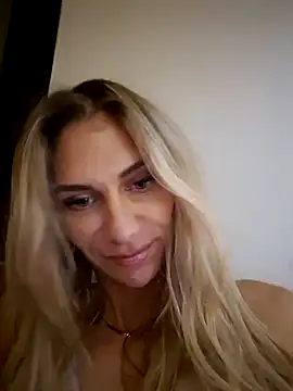 Snapshot of Melody1600 chatting on November 2025 11:14:02 PM Melody1600 online show from November 2025 11:14:02 PM