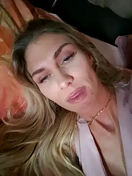 Snapshot of Melody1600 chatting on November 2025 09:03:02 PM Melody1600 online show from November 2025 09:03:02 PM