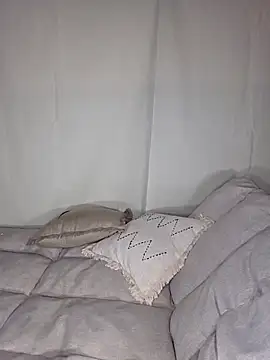 Snapshot of Melody1600 chatting on December 2025 08:37:02 PM Melody1600 online show from December 2025 08:37:02 PM