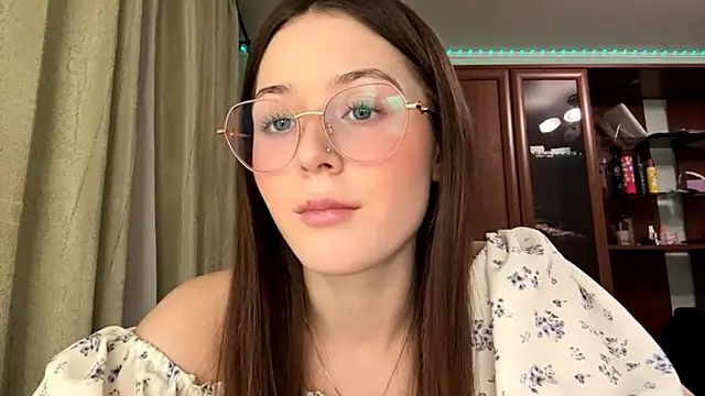 Snapshot of Adel_strongwoman chatting on December 2025 03:17:02 PM Adel strongwoman online show from December 2025 03:17:02 PM