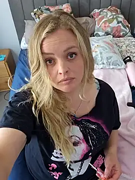 Snapshot of Bridgette03 chatting on October 2025 02:22:02 AM Bridgette03 online show from October 2025 02:22:02 AM