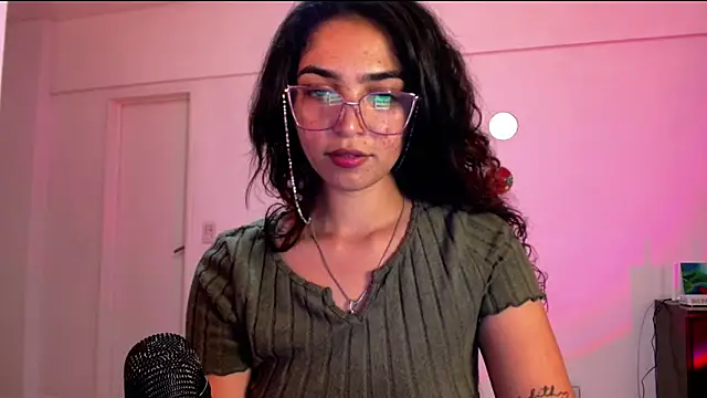 Snapshot of Ariagal chatting on October 2025 12:22:01 AM Ariagal online show from October 2025 12:22:01 AM