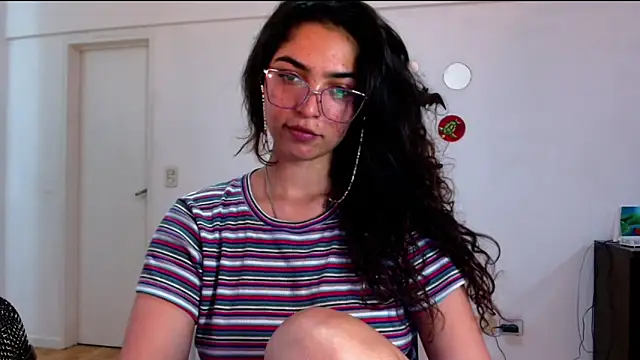 Snapshot of Ariagal chatting on October 2025 11:15:02 PM Ariagal online show from October 2025 11:15:02 PM