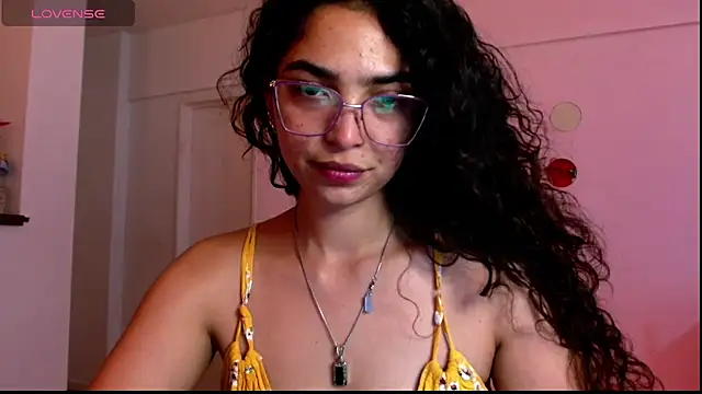 Snapshot of Ariagal chatting on November 2025 08:20:02 PM Ariagal online show from November 2025 08:20:02 PM