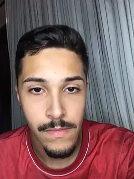 henriquexz244 online show from December 2025 05:32:01 PM