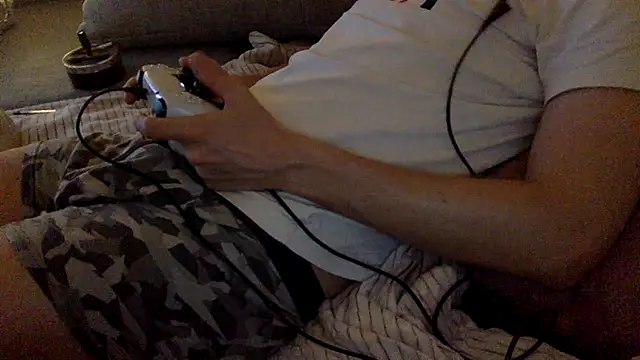 Snapshot of Breezydicksn chatting on November 2025 06:32:01 PM Breezydicksn online show from November 2025 06:32:01 PM