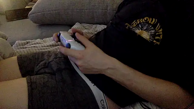 Snapshot of Breezydicksn chatting on November 2025 05:18:02 AM Breezydicksn online show from November 2025 05:18:02 AM