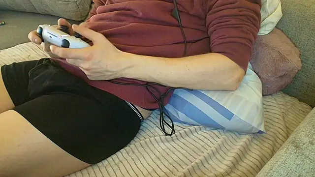 Snapshot of Breezydicksn chatting on December 2025 09:34:02 PM Breezydicksn online show from December 2025 09:34:02 PM