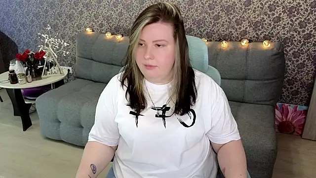 Lillit   online show from September 2025 08:45:01 PM