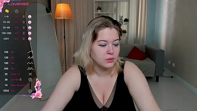 Snapshot of HelenHartt chatting on October 2025 01:39:01 AM HelenHartt online show from October 2025 01:39:01 AM