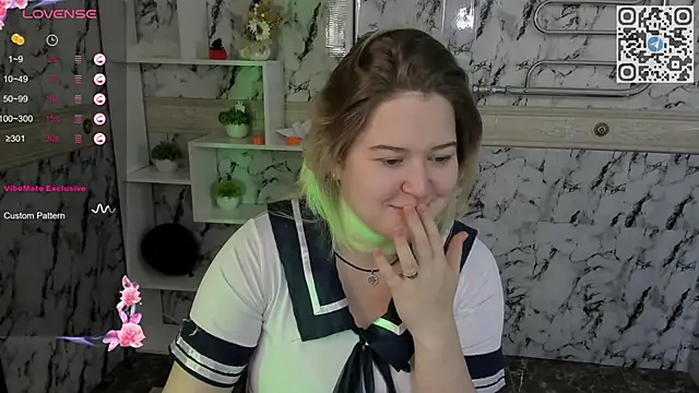 Snapshot of HelenHartt chatting on November 2025 06:01:01 AM HelenHartt online show from November 2025 06:01:01 AM