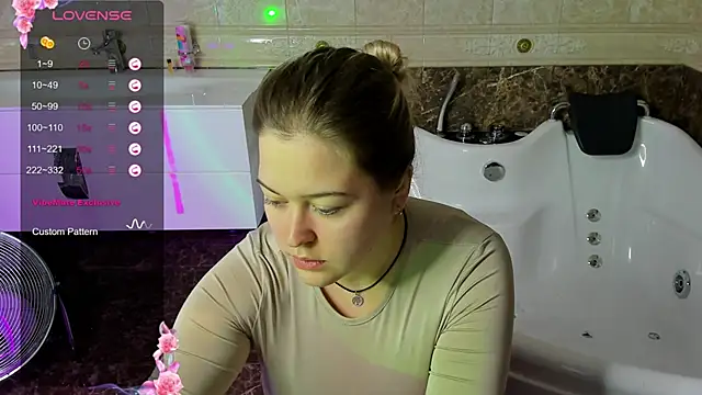 Snapshot of HelenHartt chatting on November 2025 01:59:02 AM HelenHartt online show from November 2025 01:59:02 AM