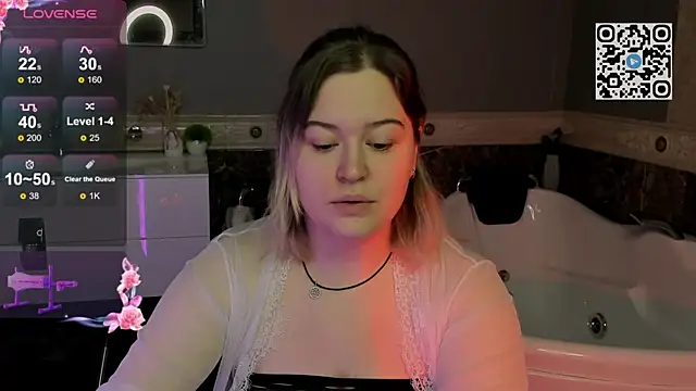 Snapshot of HelenHartt chatting on November 2025 02:00:02 AM HelenHartt online show from November 2025 02:00:02 AM