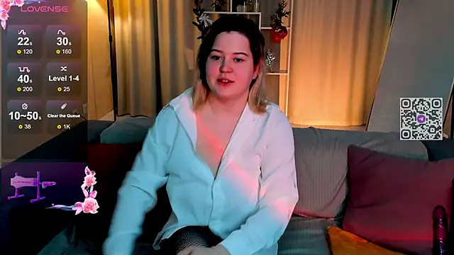 Snapshot of HelenHartt chatting on December 2025 01:48:02 AM HelenHartt online show from December 2025 01:48:02 AM