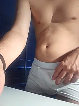 aledotato02 online show from September 2025 11:30:01 PM