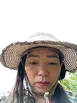 Snapshot of _Helala_ chatting on September 2025 04:01:01 AM Helala online show from September 2025 04:01:01 AM
