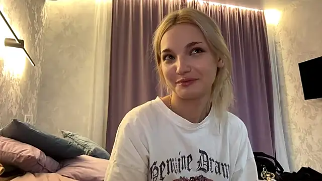 MycuteMolly online show from September 2025 01:05:02 PM
