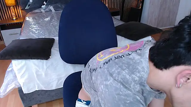 Snapshot of aaronjames1 chatting on September 2025 09:37:01 PM aaronjames1 online show from September 2025 09:37:01 PM