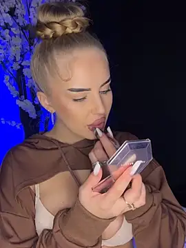 AubrieleRouj1 online show from December 2025 06:15:01 PM