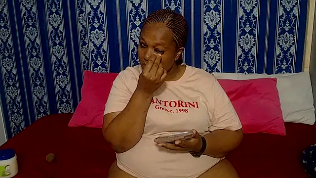 JUICEYLIPS333 online show from December 2025 05:54:02 PM