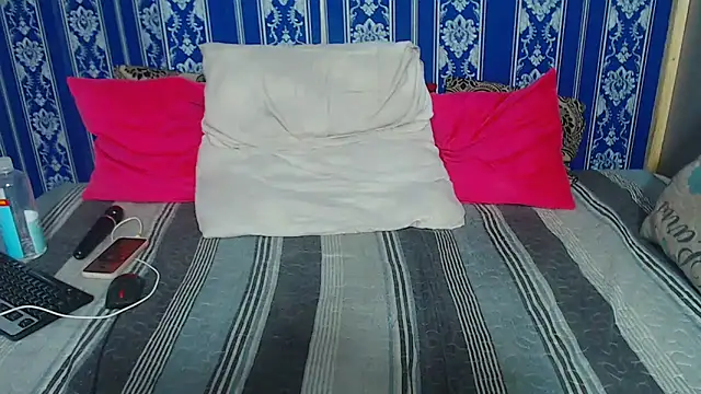 JUICEYLIPS333 online show from December 2025 07:34:01 AM