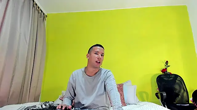 Celesteyorucso online show from September 2025 06:54:01 PM