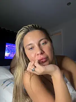 EllaBluee online show from September 2025 10:10:02 PM