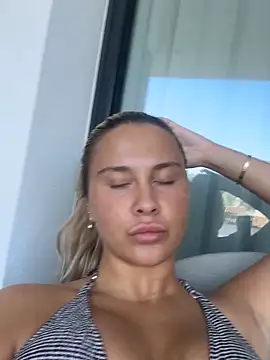 EllaBluee online show from September 2025 03:33:01 PM
