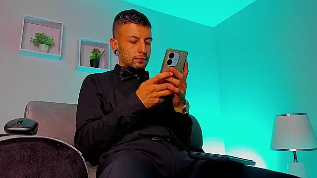 Tayler bennet  online show from September 2025 03:52:02 AM