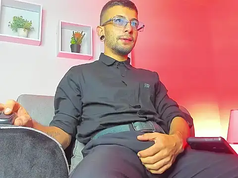 Tayler bennet  online show from September 2025 03:40:01 AM