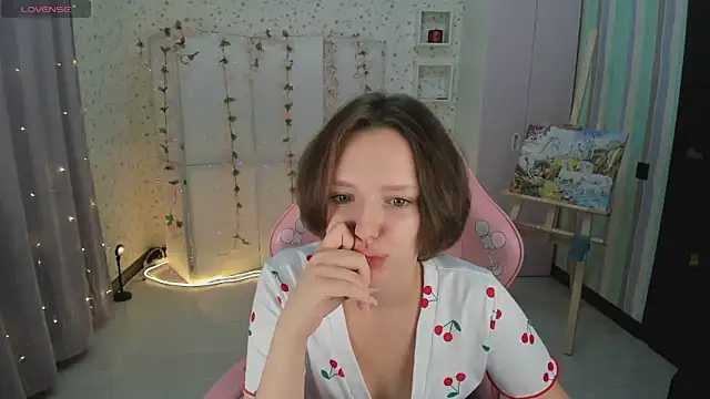 Hellena Here online show from September 2025 08:08:02 PM