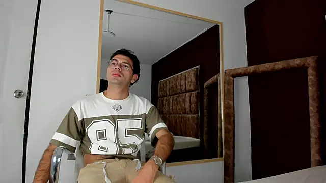 AronWilde online show from September 2025 04:03:01 AM