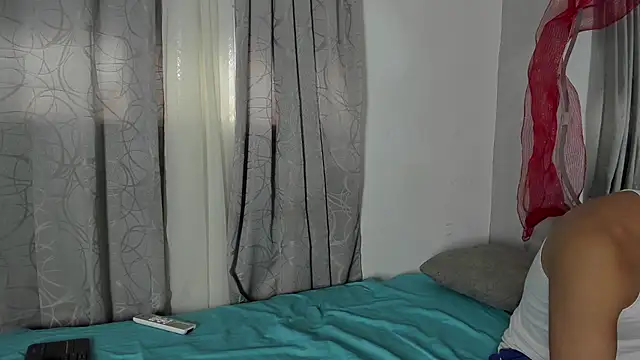 Snapshot of Laura_and_Kevin chatting on December 2025 09:34:02 PM Laura and Kevin online show from December 2025 09:34:02 PM