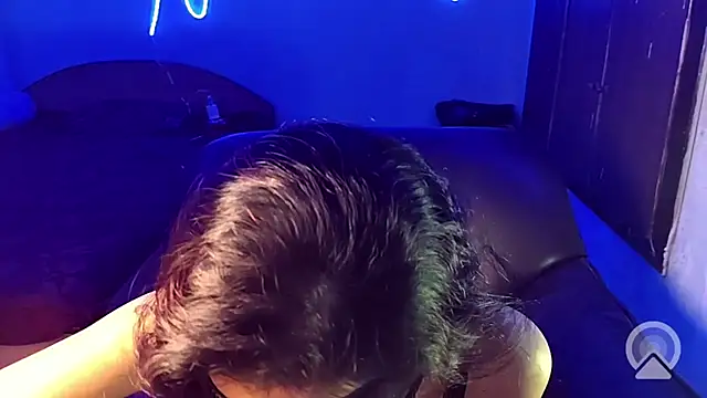 royeoy22 online show from December 2025 01:42:01 PM