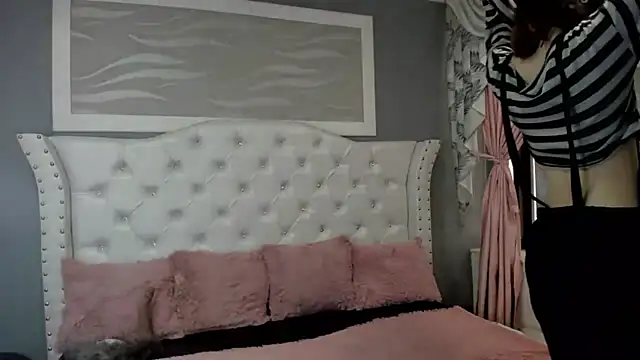 naomi cooper   online show from September 2025 01:44:02 PM