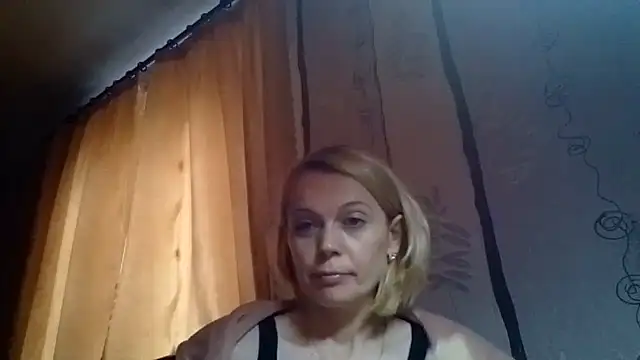 Snapshot of LiluXRose chatting on October 2025 09:54:01 AM LiluXRose online show from October 2025 09:54:01 AM