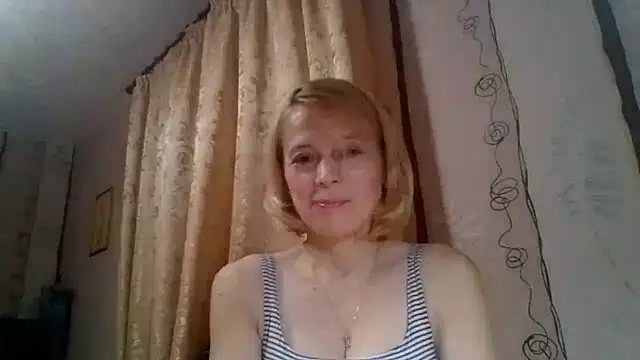 Snapshot of LiluXRose chatting on October 2025 08:32:02 PM LiluXRose online show from October 2025 08:32:02 PM