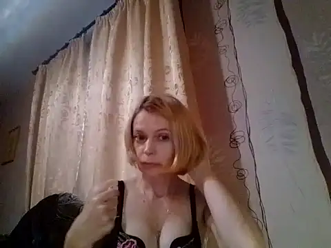 Snapshot of LiluXRose chatting on October 2025 01:33:02 PM LiluXRose online show from October 2025 01:33:02 PM