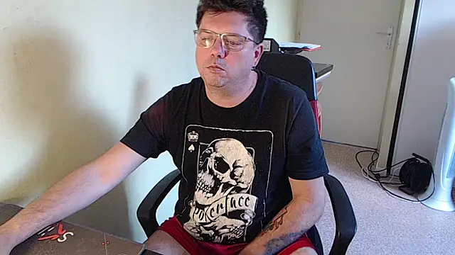 blueandwhite1 online show from October 2025 07:50:01 AM