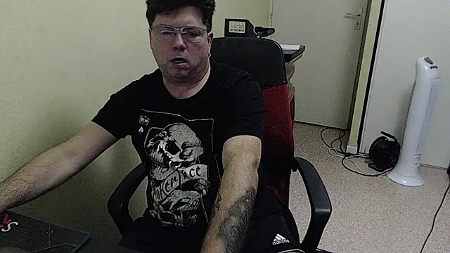 blueandwhite1 online show from November 2025 04:17:01 PM