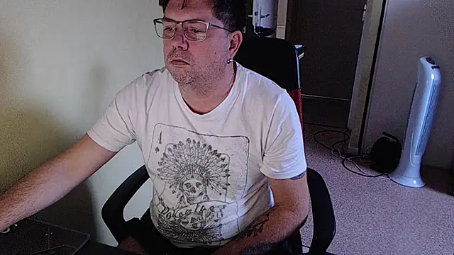 blueandwhite1 online show from November 2025 03:55:01 PM