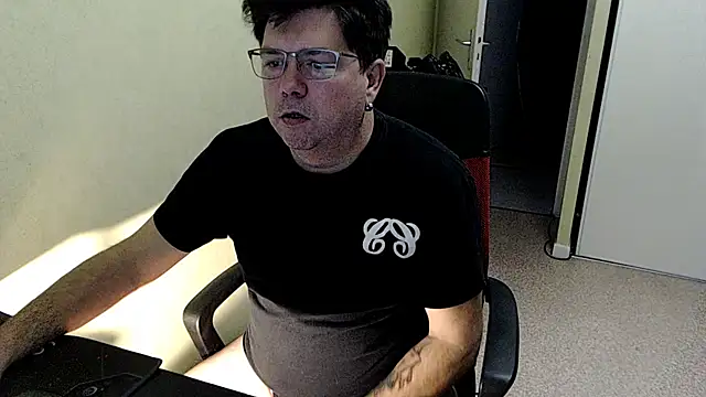 blueandwhite1 online show from December 2025 08:34:01 AM