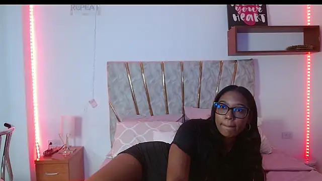 Velvetyanis online show from September 2025 02:08:01 PM