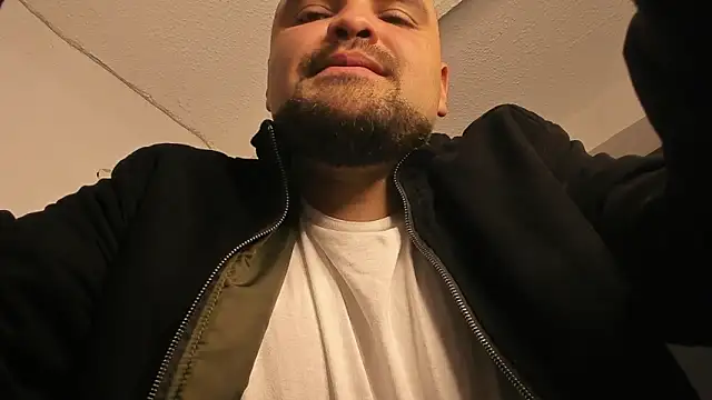 ElianCrow online show from December 2025 10:07:01 PM