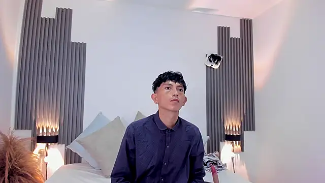 DodoyandCriss online show from September 2025 01:00:02 PM
