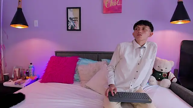 DodoyandCriss online show from September 2025 03:01:02 PM