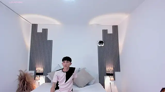 DodoyandCriss online show from September 2025 02:39:02 PM