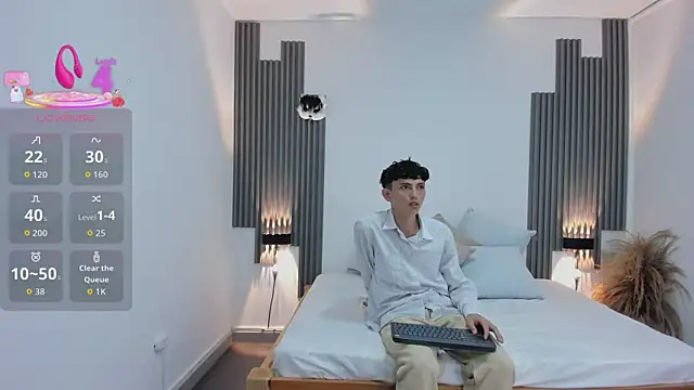 DodoyandCriss online show from September 2025 01:12:01 PM