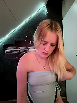 DieBlondeHannah online show from September 2025 03:01:02 PM