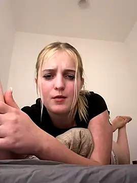 DieBlondeHannah online show from September 2025 06:07:01 PM